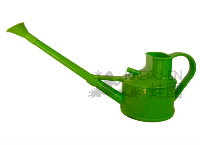 Regadera 0.9L verde con roseta de metal